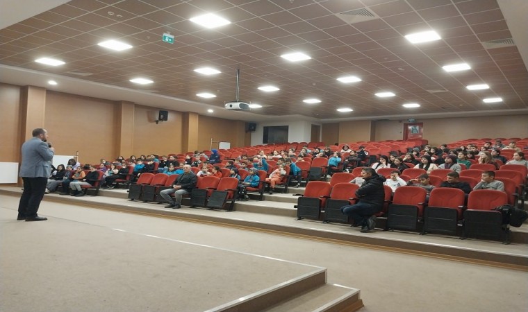 Simav İlçe Müftüsü Hasan Serçeden öğrencilere seminer