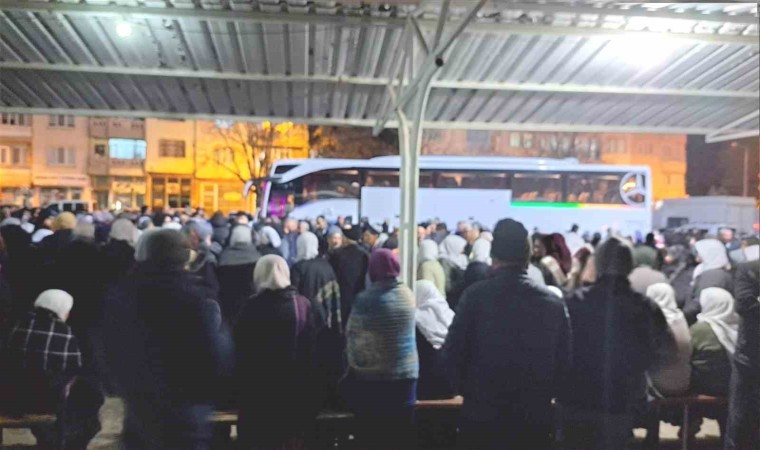 Simavda 34 kişilik umre kafilesi kutsal topraklara dualarla uğurlandı