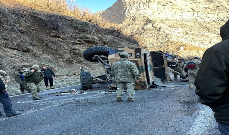 Şırnakta askeri araç devrildi: 2 asker yaralı