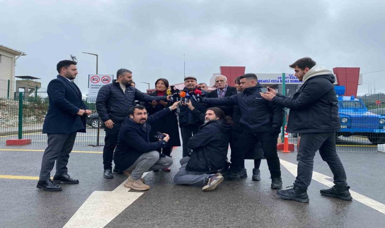 Sırrı Süreyya Önder: Çok spekülatif tartışmalar oluyor, silah kadar zarar veren bir dil bu