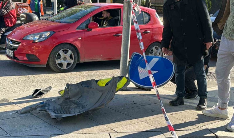 Şişlide otomobilin çarptığı motosikletli aracın altında sürüklendi