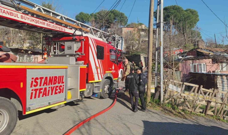 Sultangazide patlayan tüp gecekonduyu küle çevirdi