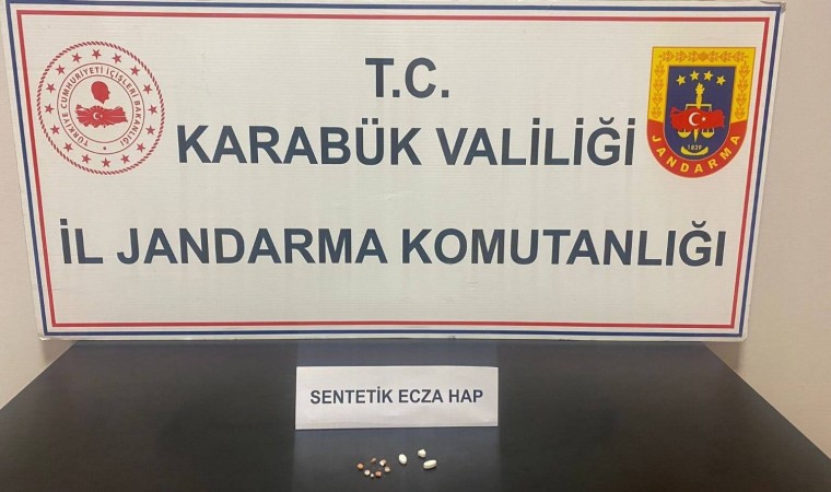 Şüpheli şahsın üzerinden sentetik ecza hap çıktı