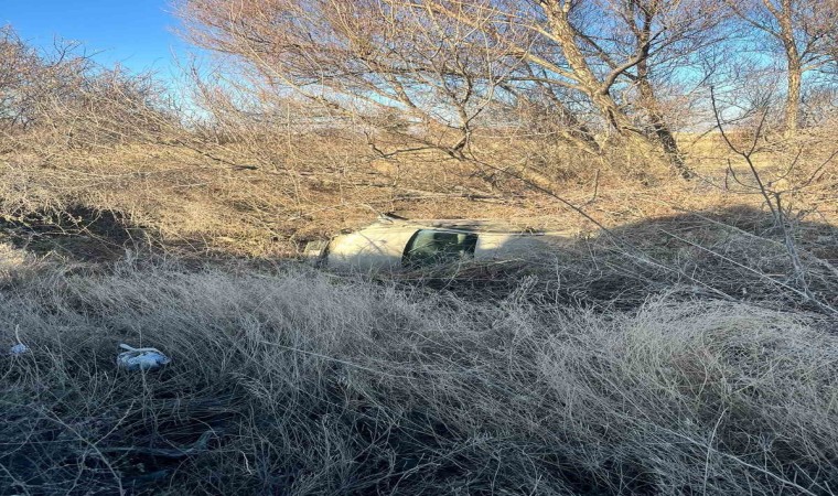 Takla atan otomobilden yara almadan kurtuldu