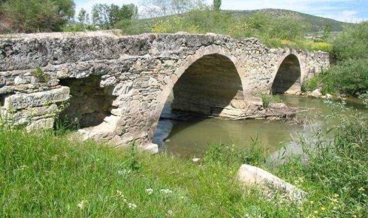 Tarihi Asar Köprüsü küllerinden doğdu