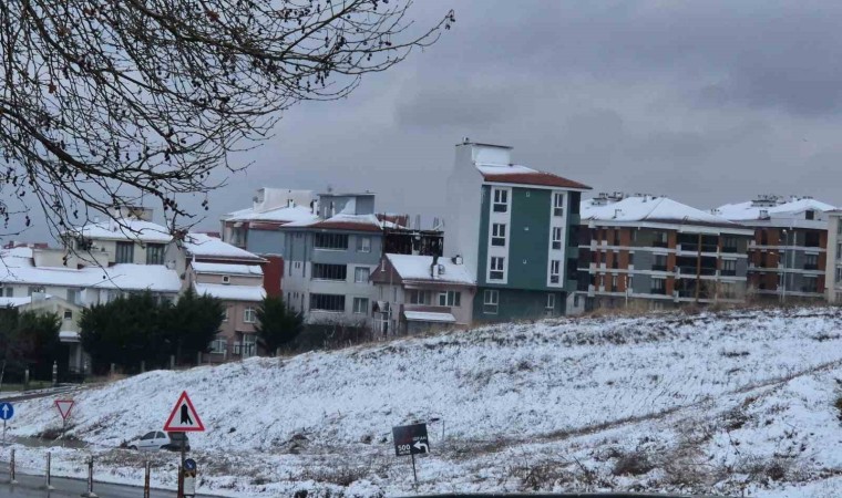 Tekirdağda kar yağışı şehri beyaza bürüdü