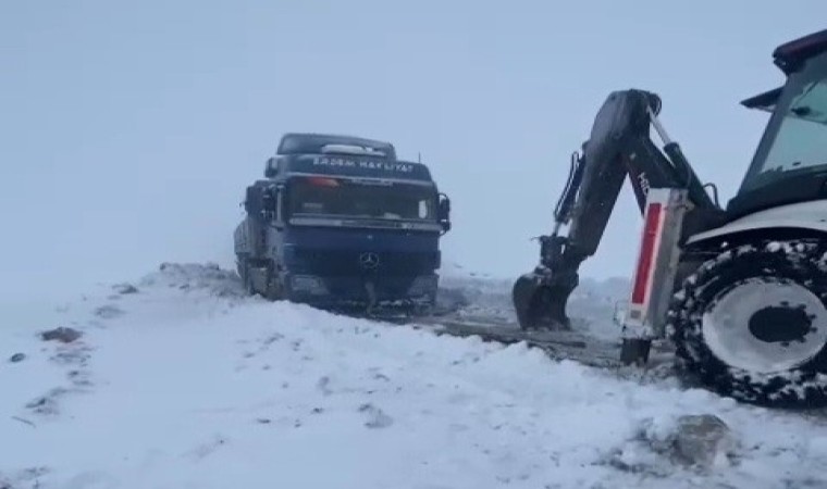 Tekirdağda karda mahsur kalan araçlar kurtarıldı