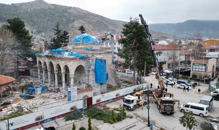 Tokatta tarihi cami restorasyonunda mezarlara ulaşıldı