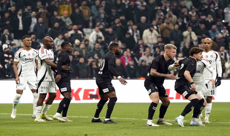 Trendyol Süper Lig: Beşiktaş: 0 - Samsunspor: 0 (İlk yarı)