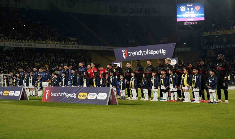 Trendyol Süper Lig: Fenerbahçe: 1 - Atakaş Hatayspor: 0 (Maç devam ediyor)