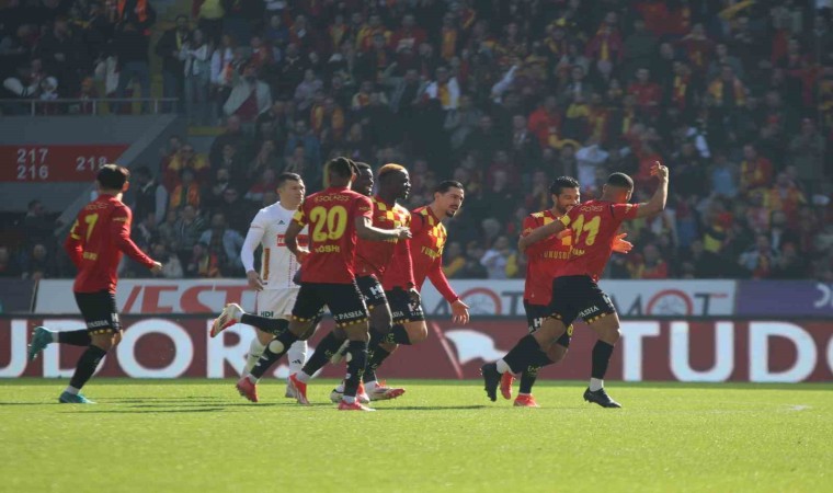 Trendyol Süper Lig: Göztepe: 1 - Antalyaspor: 0 (İlk yarı)