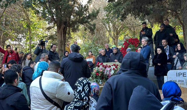 Usta sanatçı Ferdi Tayfurun sevenleri kabrine akın etti