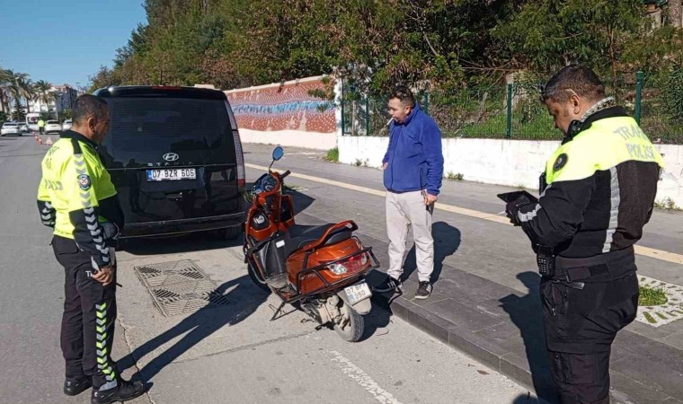 Uygulamadan kaçmaya çalışan motosikletlilere polis sürprizi