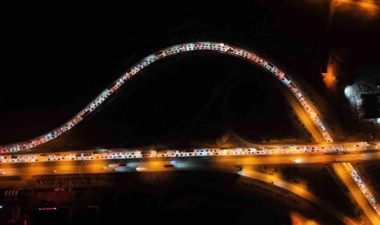 Yarıyıl tatili başladı, 43 ilin geçiş noktasında trafik yoğunluğu arttı: Araç trafiği havadan görüntülendi