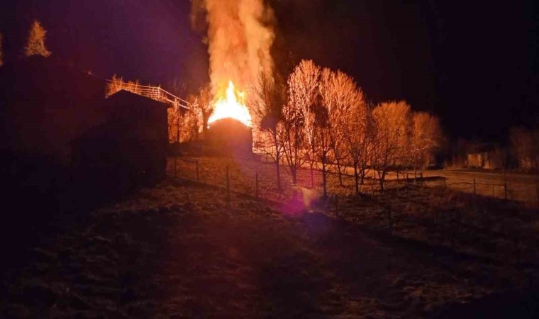 Yılbaşı gecesi yangın kabusu: Evi küle döndü, yaralı kurtuldu