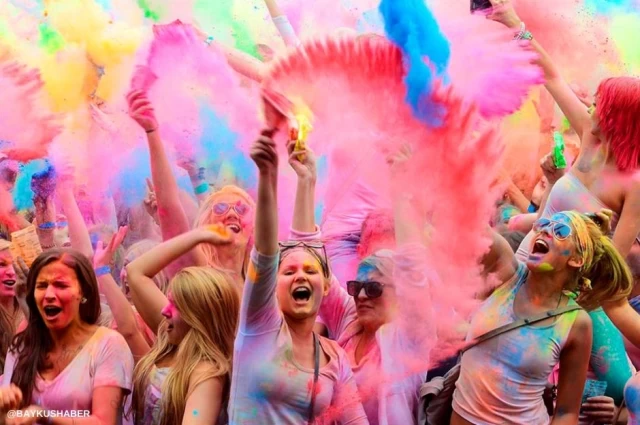 Dünyanın En Renkli Festivali Holi Festivali Nedir, Ne Zaman Kutlanır? Holi Festivali Nasıl Kutlanır?