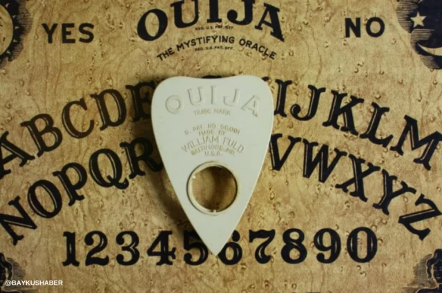 Ouija Tahtası Nedir? Ruh Çağırma Tahtası Gerçek Mi?