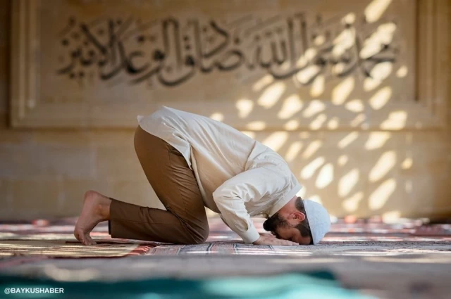 Sabah Namazı Nasıl Kılınır, Kaç Rekat? Sabah Namazı Kılınışı?