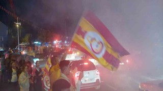 Galatasaray taraftarı şampiyonluğu Tekirdağda doyasıya kutluyor