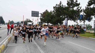 5 kilometrelik Gül koşusunda kıyasıya mücadele