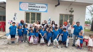 Afetten etkilenen Sakarcalıkta öğrenciler, oyun otobüsüyle doyasıya eğlendi