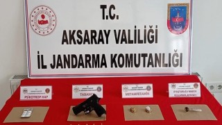 Aldığı uyuşturucuyla arabada sızan sürücü jandarmaya yakalandı