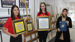 Amasyalı Almina ve Elif tezhip projesiyle Türkiye birincisi oldu