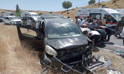 Batmanda hafif ticari araç ile otomobil çarpıştı: 6 yaralı