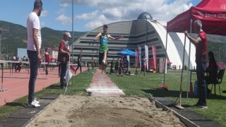 Bingöle 10 ilden gelen 200 sporcu atletizm pistinde ter döktü