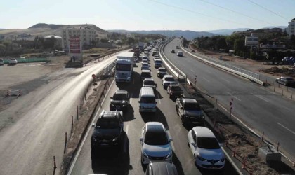 Büyük bayram trafiği sürüyor: 43 ilin geçiş güzergahı havadan görüntülendi