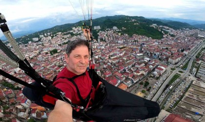 Giresun Kalesinden yamaç paraşütü ile atlayış yaptılar