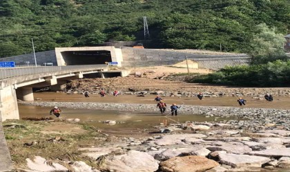 Giresunun Duroğlu beldesindeki selde kaybolan şahsı arama çalışmaları devam ediyor