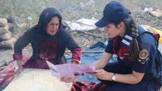 Jandarmadan tarım işçisi kadınlara KADES eğitimi