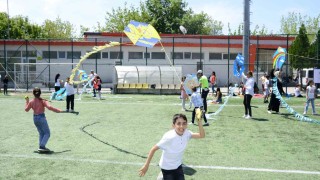 Kırklarelinde polisten çocuklara uçurtma şenliği