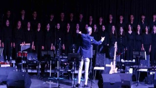 Lise öğrencilerinden depremzedeler yararına konser etkinliği