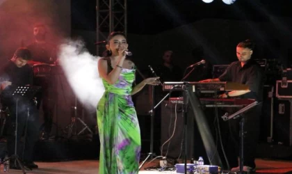 Melek Mosso, Tekirdağ Hıdırellez Şenlikleri’nde konser verdi