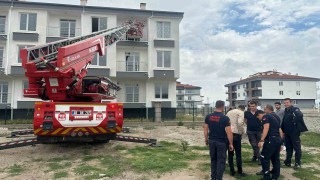 Rezidansta alıkonulan kadını polis ve itfaiye kurtardı