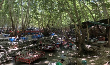 Batmanda havalar ısındı, vatandaşlar piknik alanına koştu