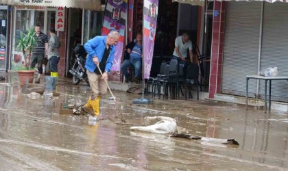 Giresun Valisi Ünlü: Pirazizde selde 39 vatandaş mahsur kaldıkları yerlerden kurtarıldı