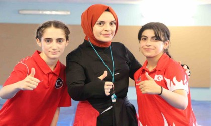 Güreşte Türkiye ikincisi ve üçüncüsü olan sporcular, müsabakalara canla başla hazırlanıyor