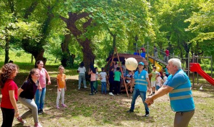 Hasankadı belde mesire alanında minik öğrenciler gönüllerince eğlendi