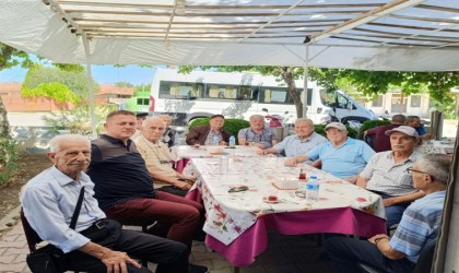 Huzurevi sakinlerinen köy gezisi