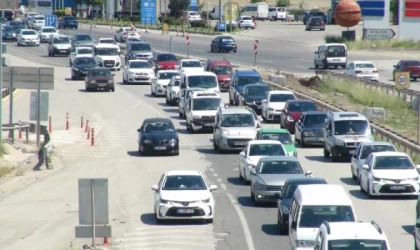 ’Kilit kavşak’ta bayram dönüşü trafik yoğunluğu