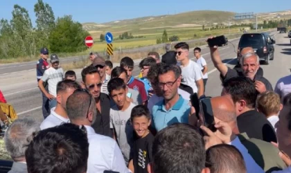 Milli futbolcu Hakan Çalhanoğlu’na Bayburt’ta coşkulu karşılama