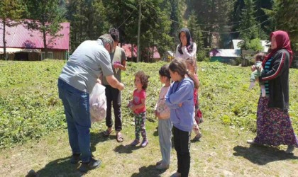 Ormancılar sadece ormanları korumuyor, çocukları da mutlu ediyor