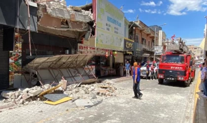 Osmaniye’de ağır hasarlı bina çöktü: 3 yaralı