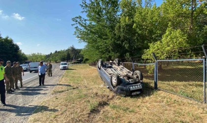 Takla atan araçta emniyet kemeri kurtardı