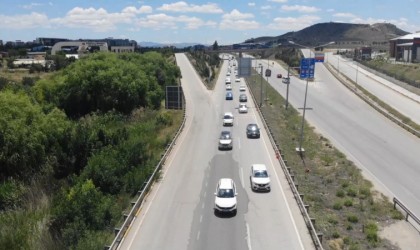 Tatilciler dönüş yoluna geçti: 43 ilin geçiş güzergahında trafik yoğunluğu başladı