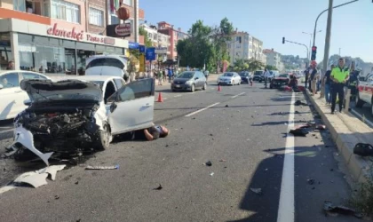 Tekirdağ’da kavşakta iki otomobil çarpıştı: 1 ölü, 4 yaralı