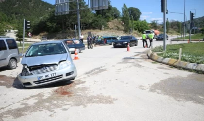 Tokat’ta ’kırmızı ışık ihlal’ kazası; 4 yaralı